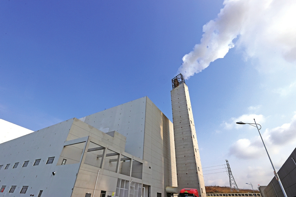 長(cháng)清馬山垃圾焚燒發(fā)電項目日焚燒約1500噸，年發(fā)電2億度，可滿(mǎn)足近6萬(wàn)戶(hù)家庭一年的用電 垃圾焚燒 發(fā)電生金